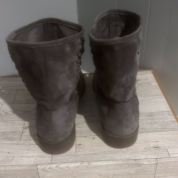 DOLCE by Mojo Moxy Grey Suede Leather Chelsea Ankle Boots Women's 10. - Picture 3 of 7